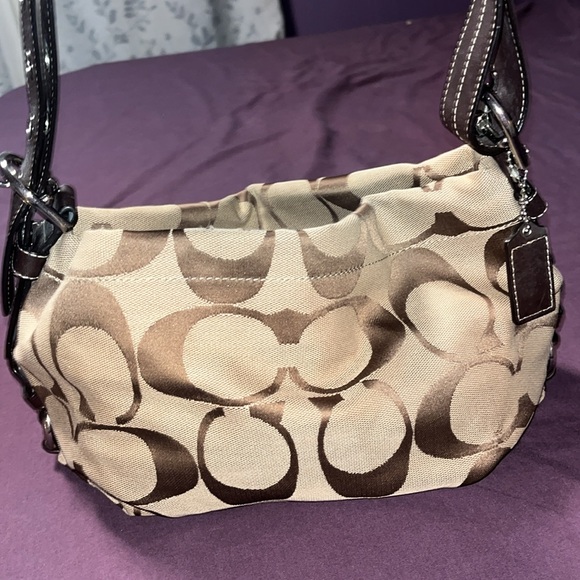 Coach purse! In Excellent used condition! π - Picture 15 of 16